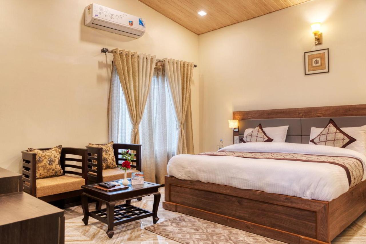 The Walnut Creek Hotel Bhīm Tāl Buitenkant foto