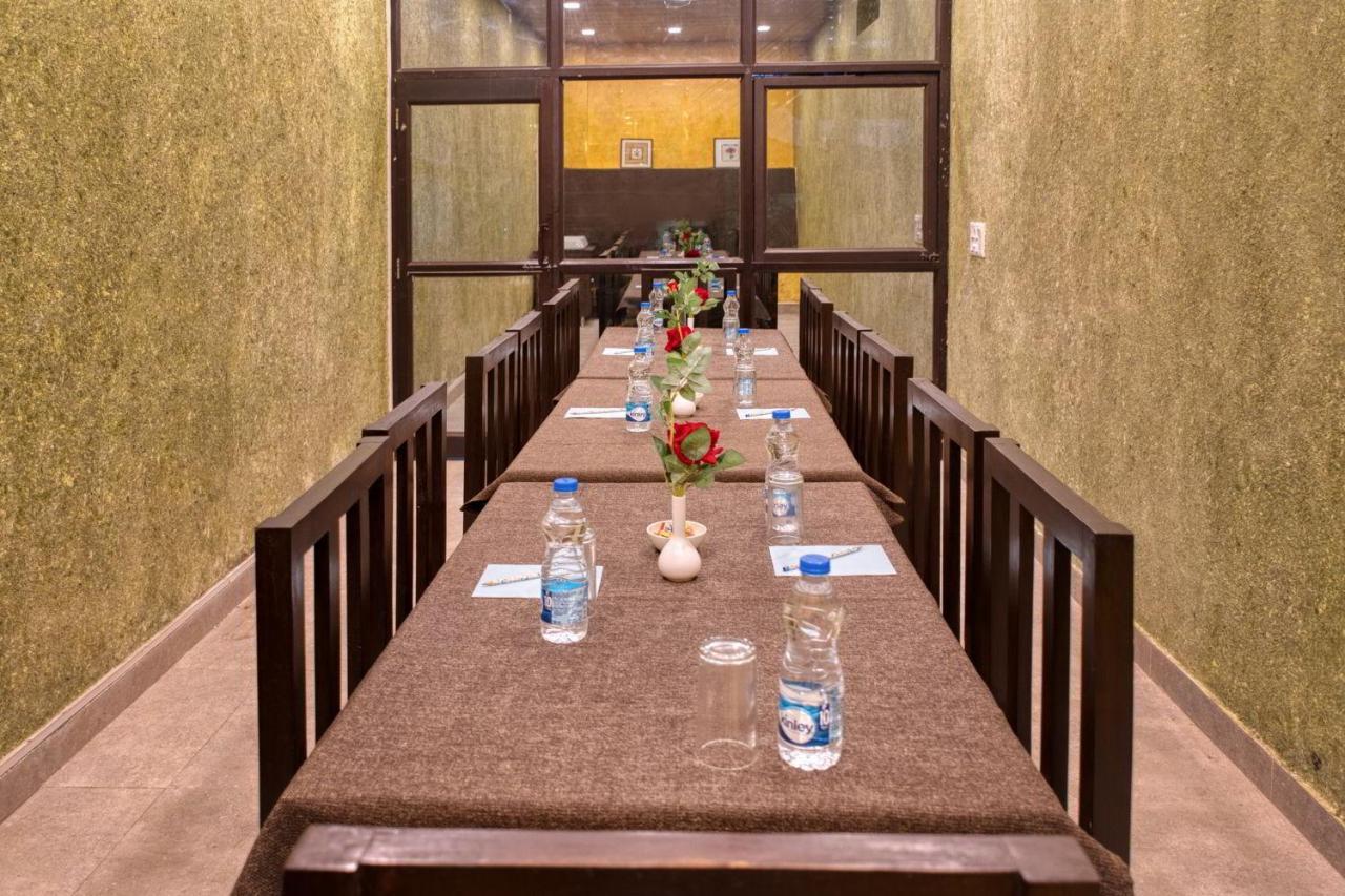 The Walnut Creek Hotel Bhīm Tāl Buitenkant foto