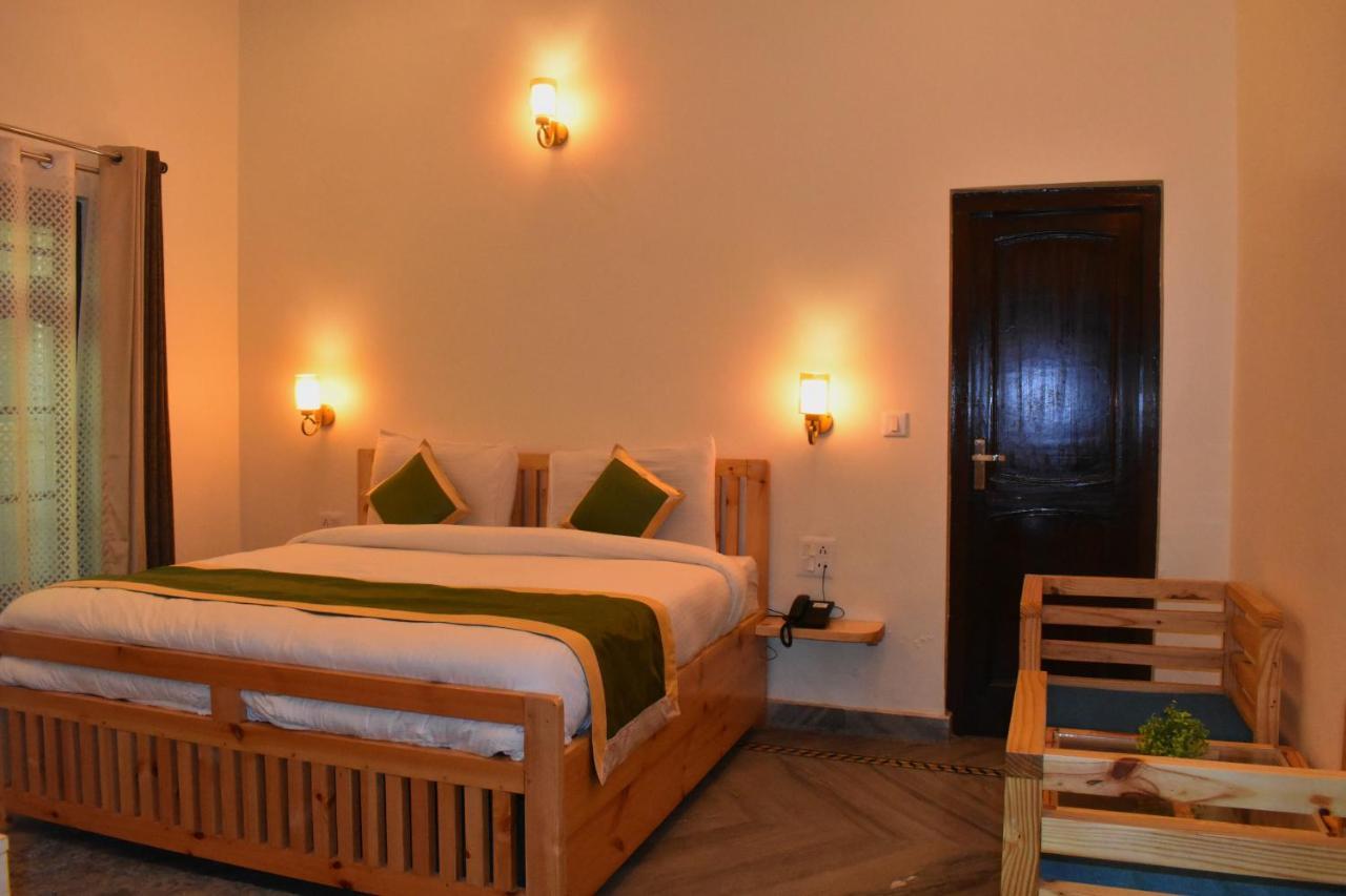 The Walnut Creek Hotel Bhīm Tāl Buitenkant foto