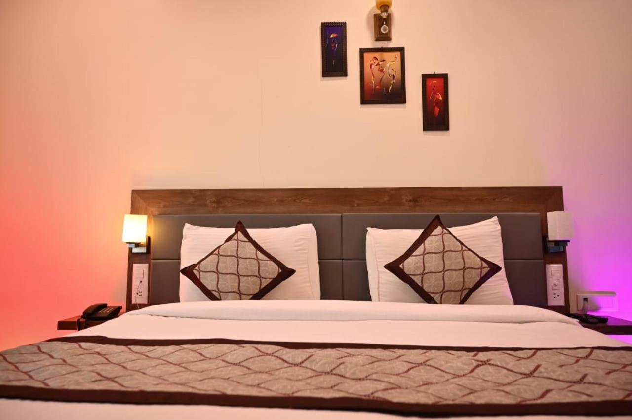 The Walnut Creek Hotel Bhīm Tāl Buitenkant foto