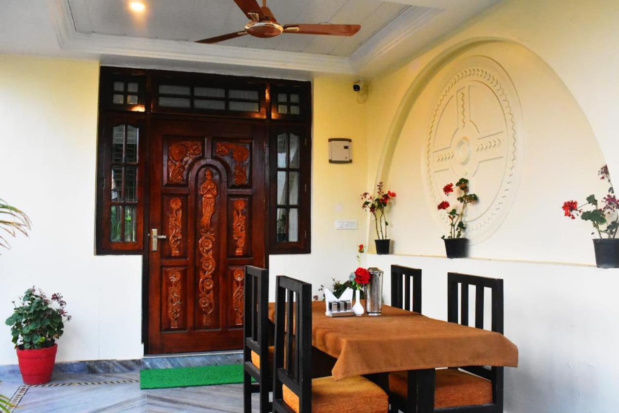 The Walnut Creek Hotel Bhīm Tāl Buitenkant foto