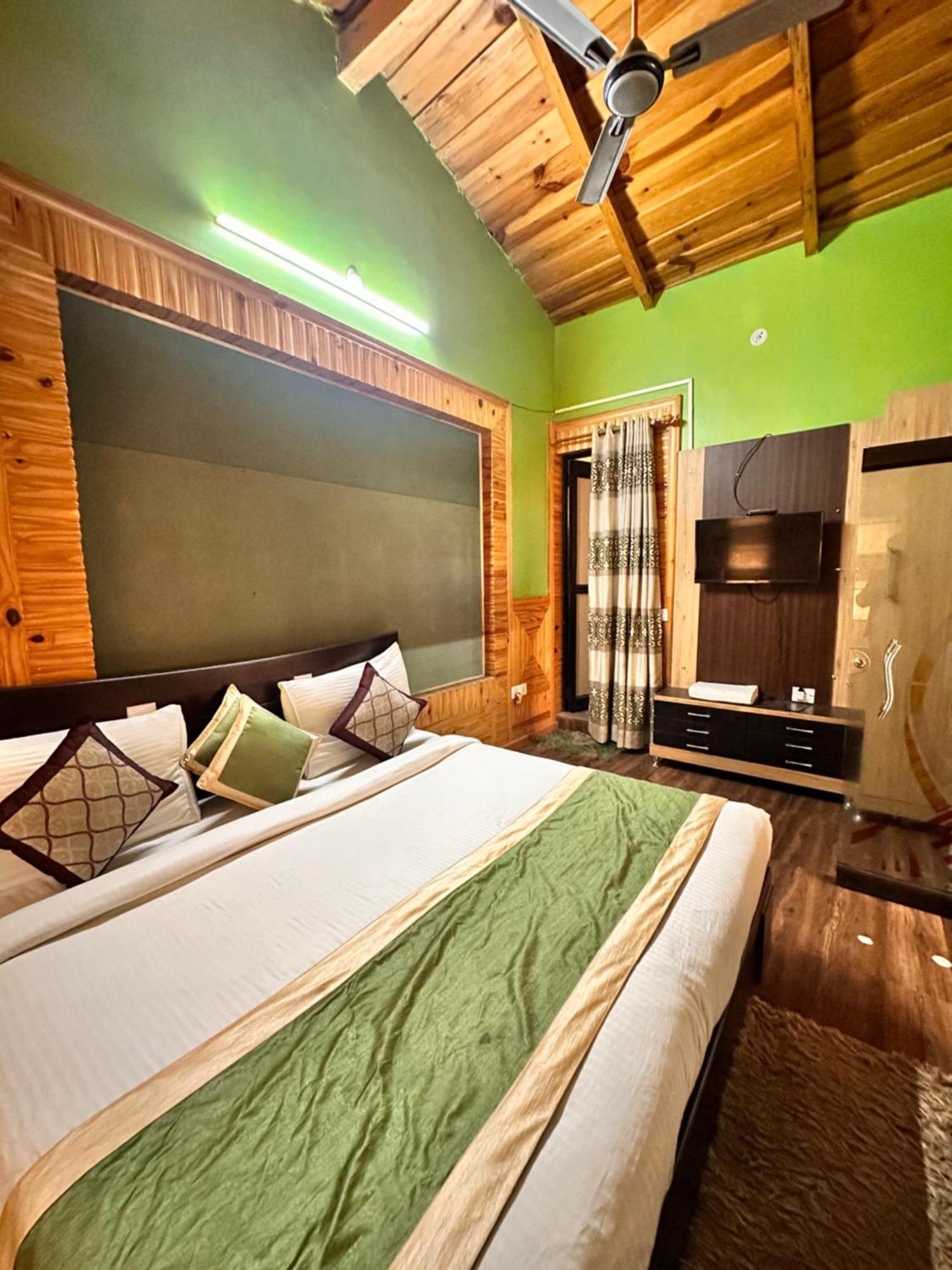 The Walnut Creek Hotel Bhīm Tāl Buitenkant foto